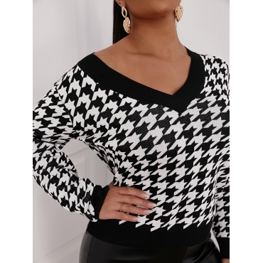 

LW V Neck Hound Stooth Print Sweater, Black
