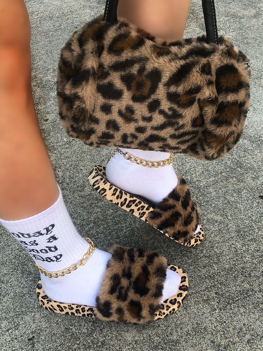 

LW Plush Animal Print Leopard Slippers