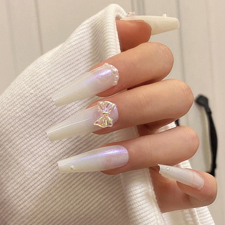 

LW Butterfly Pearl Decor False Nail, White