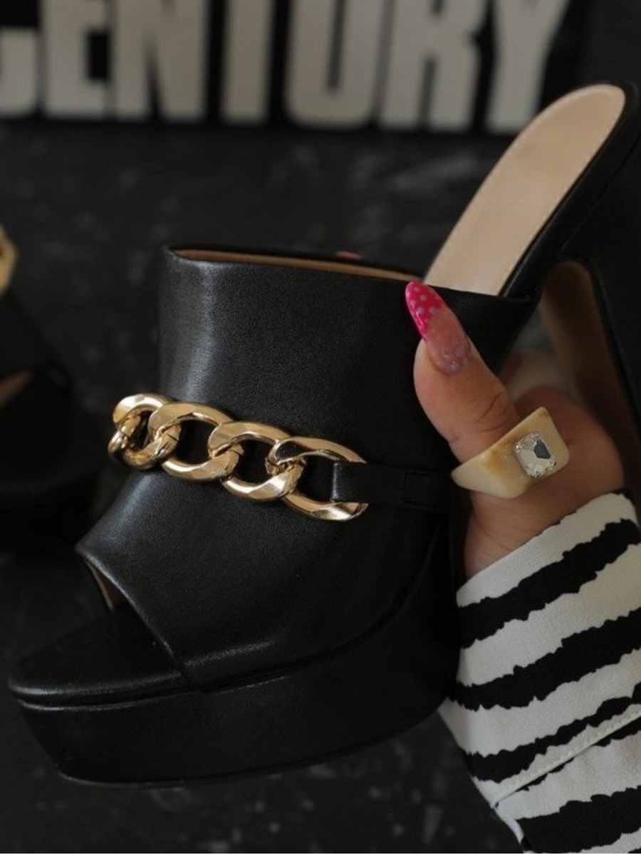 

LW Chains Solid Platform Heels, Black