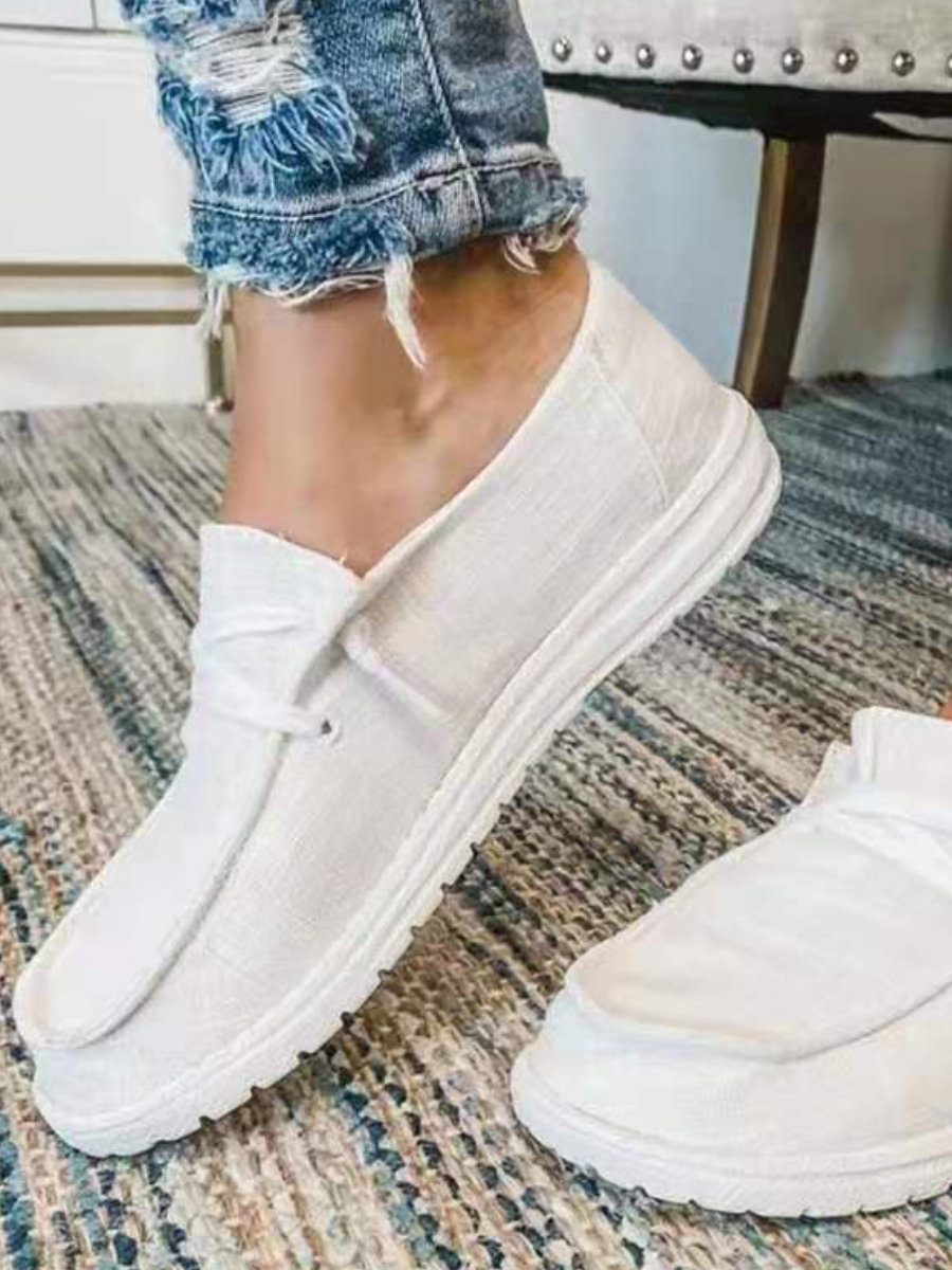 

LW Round Toe Flats, White