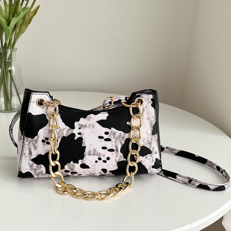 

LW Cow Grain Chain Strap Crossbody Bag