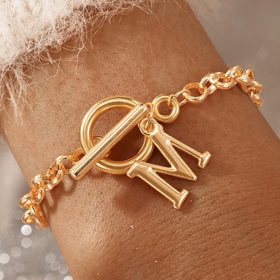 

LW Letter Decor Chain Bracelet, Gold