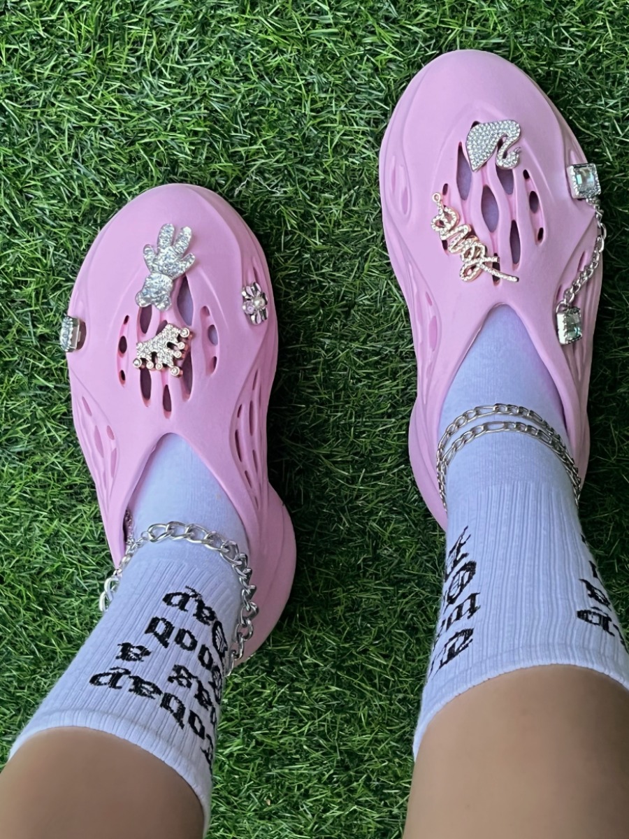 LovelyWholesale Rhinestone Cut Out Flats Summer Casual Spring Summer 2024