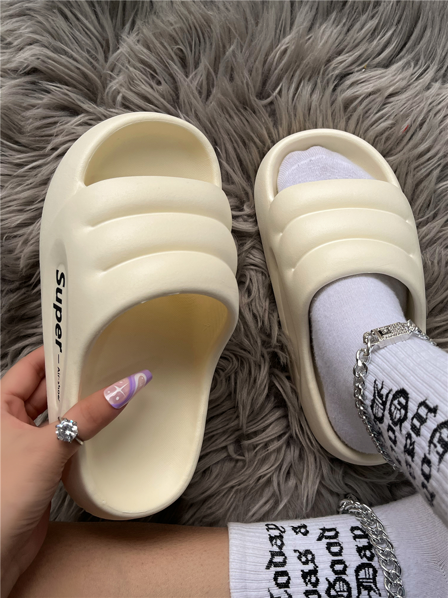 LW Round Toe Letter Print Slippers