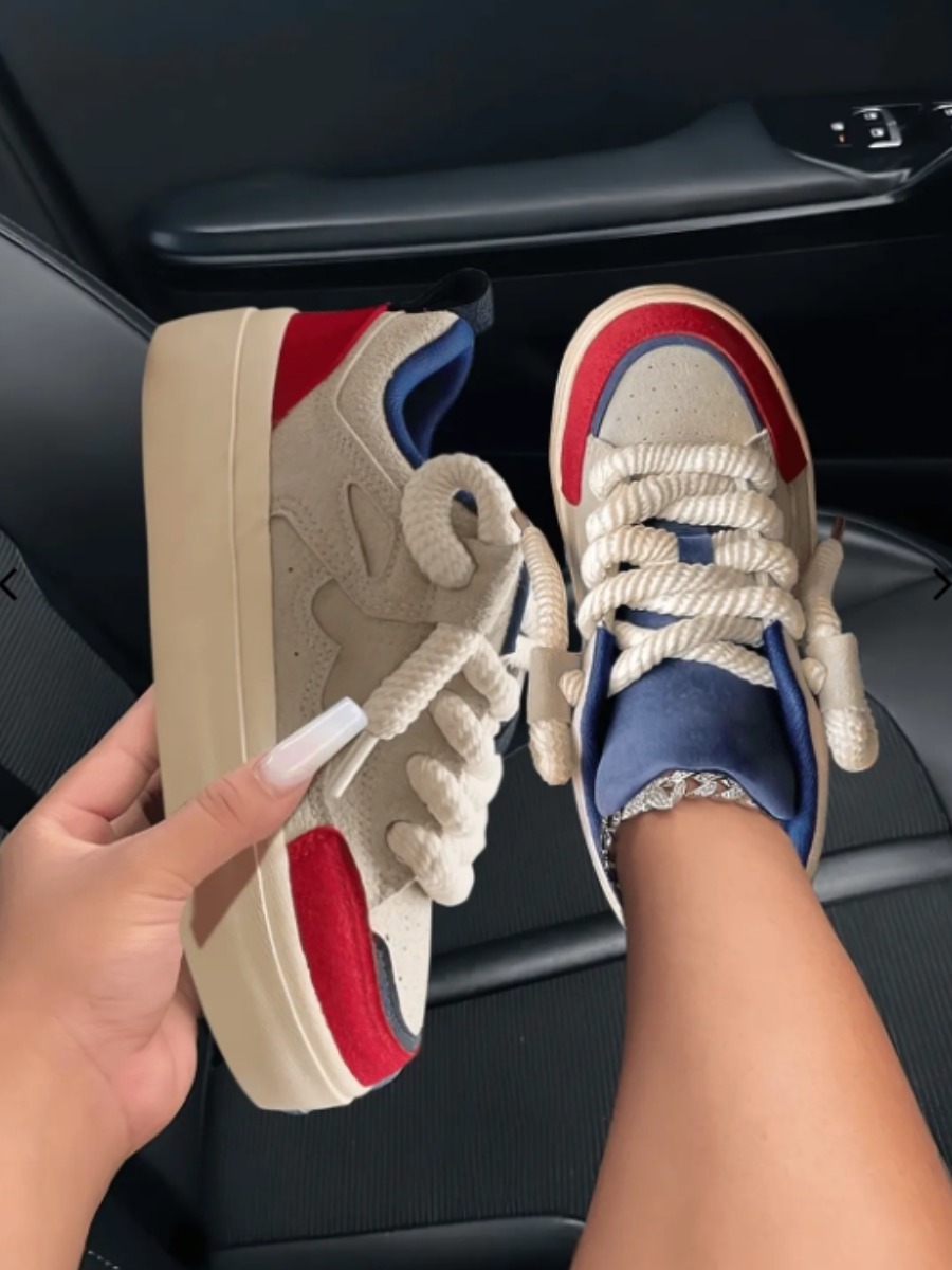 LW Round Toe Letter Decor Sneakers