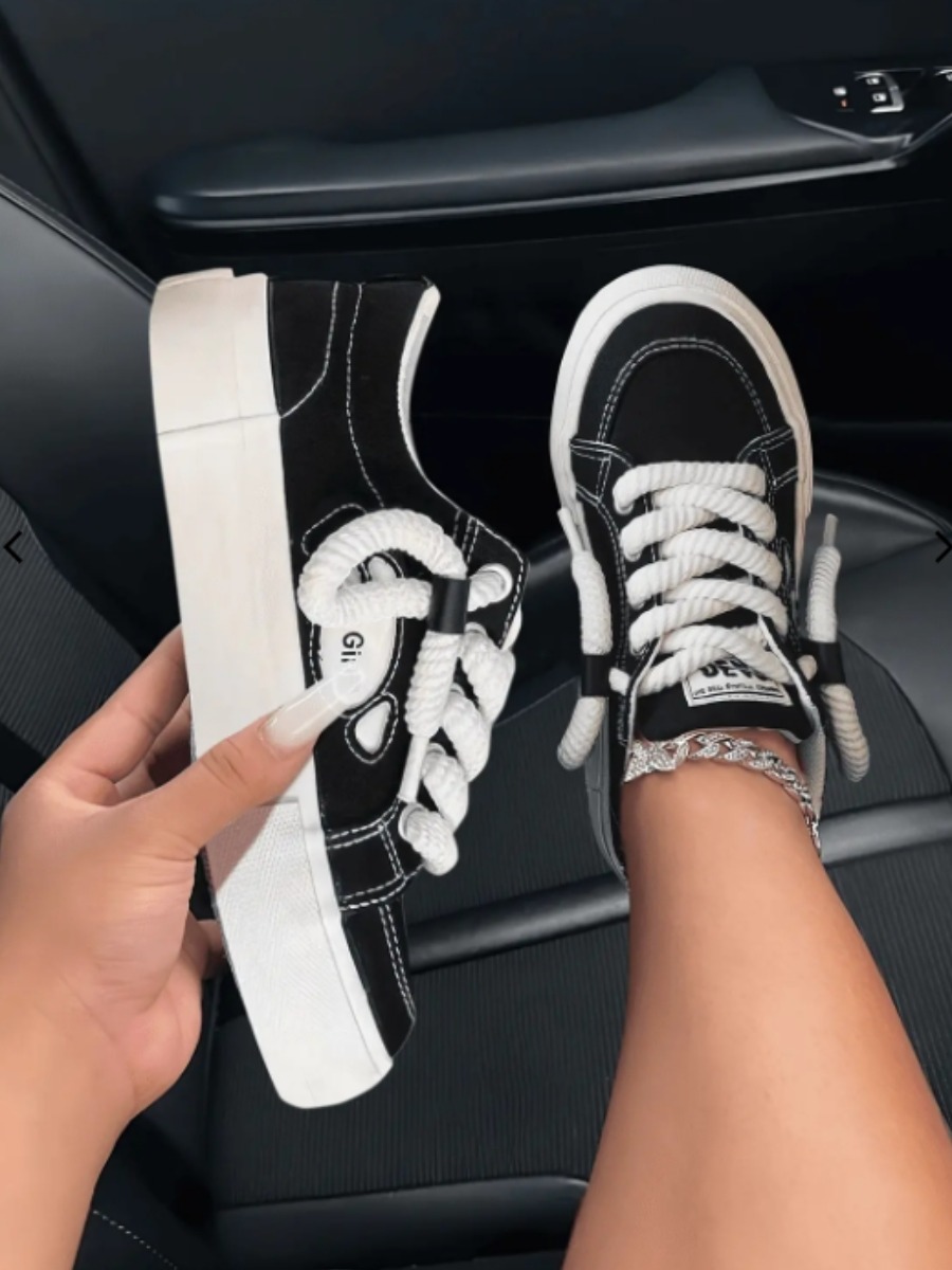 LW Round Toe Letter Decor Sneakers